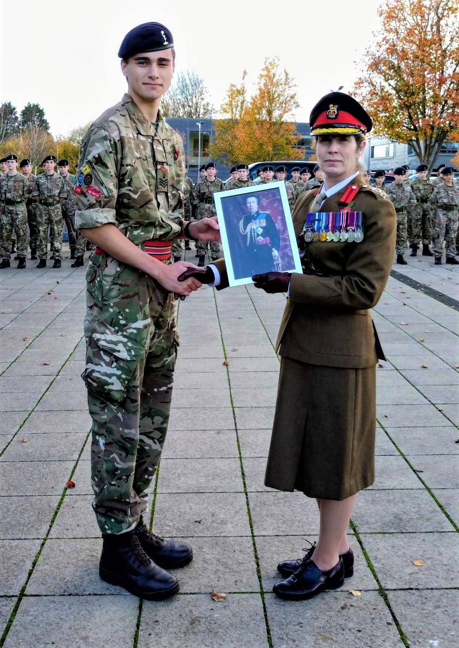 D CORPS COLONEL PRESENTS A PHOTO OF THE COL-IN-CHIEF TO WS CCF AT THE SCHOOL IN RADSTOCK 8 NOV 25 
